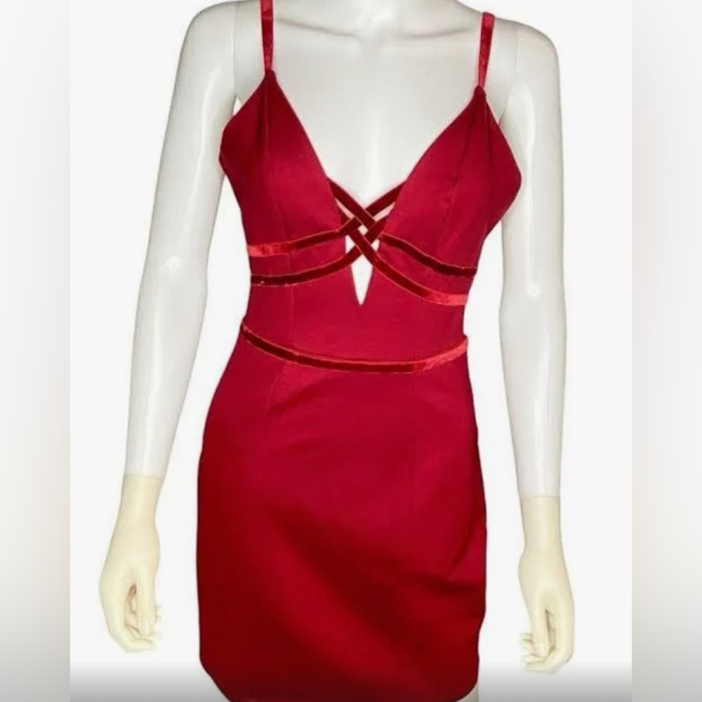 Women’s maroon mini dress (medium)